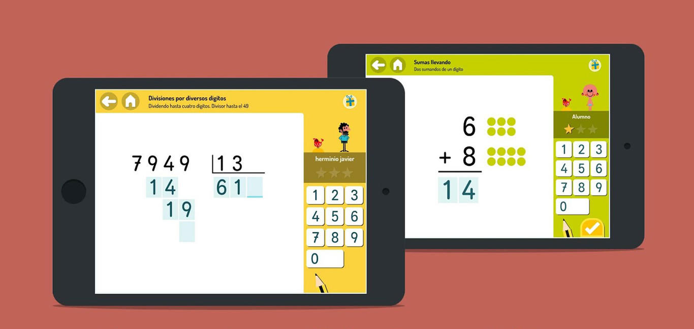 Dos tablets con operaciones matemáticas.