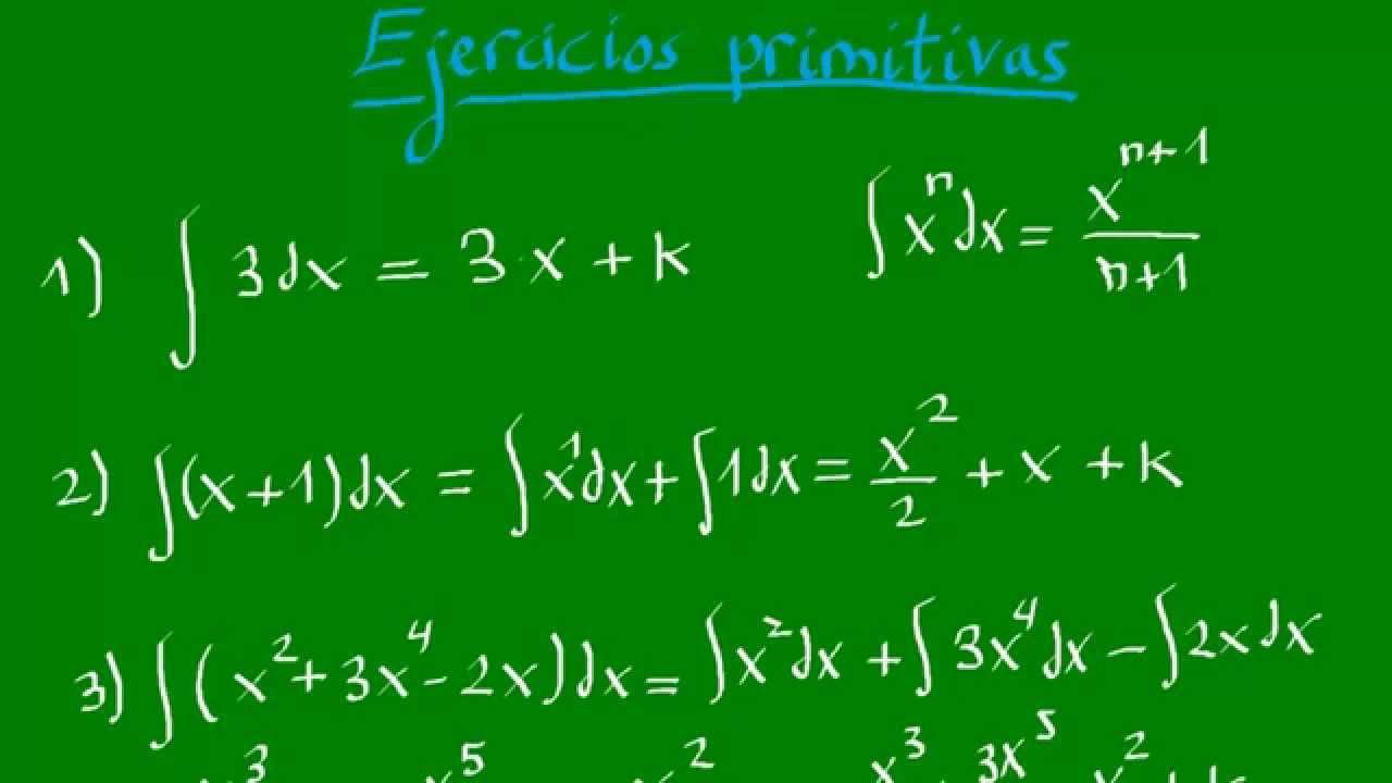 Problemas integrales escritos sobre una pizarra verde.
