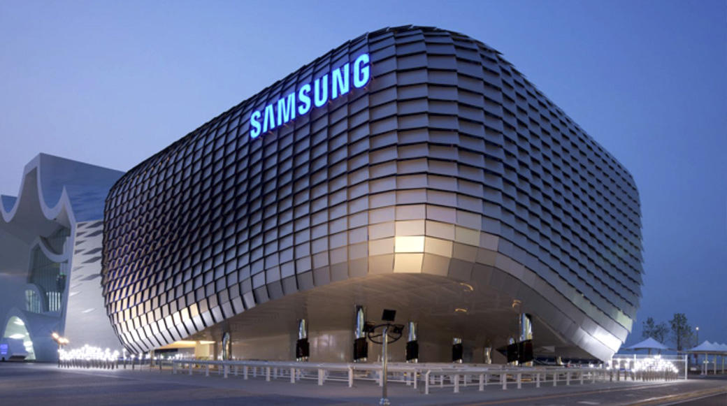 Edificio de Samsung visto en la tarde.