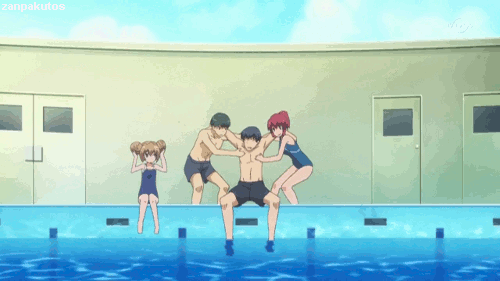 GIF. Lanzando a un chico a la piscina