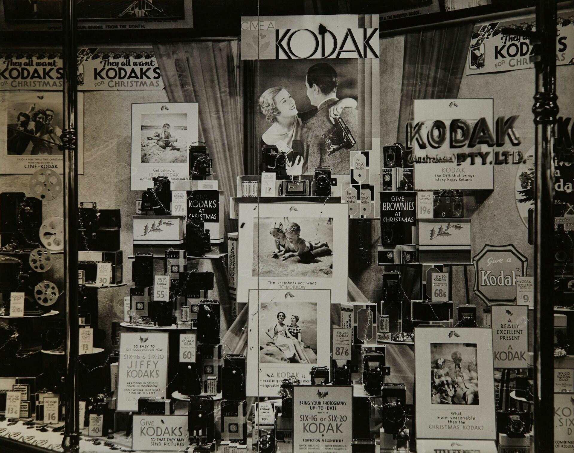 un visionario estadounidense llamado George Eastman, fundador de la compañía Kodak