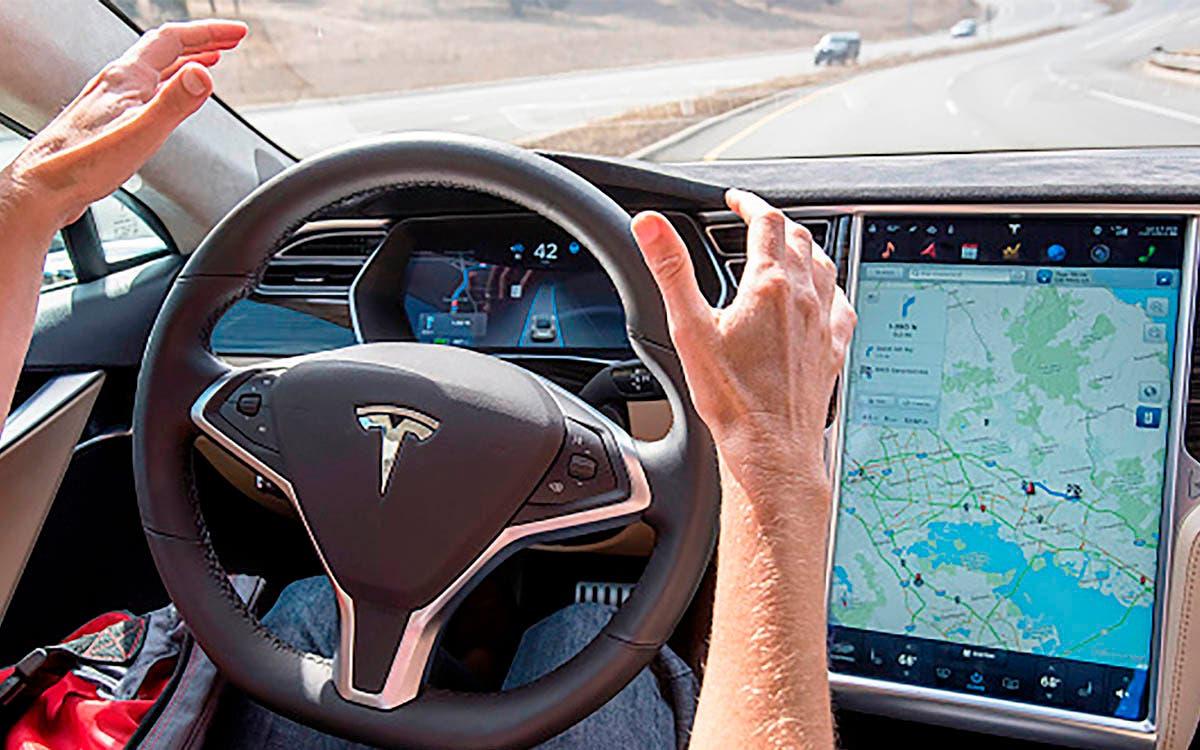 Vista de un piloto automático de vehículo Tesla
