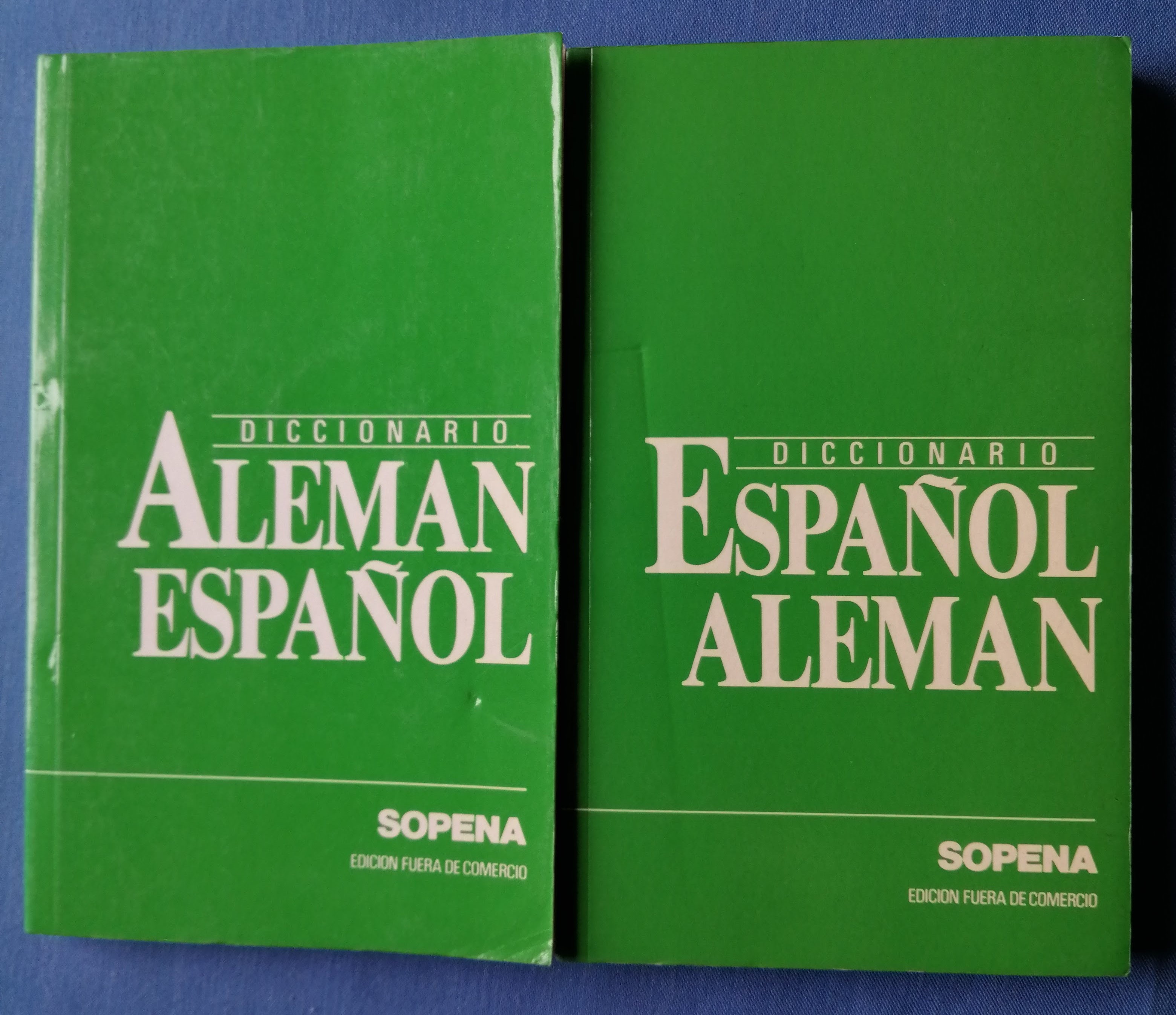 Diccionario Alemán Español Español alemán, con cubierta verde