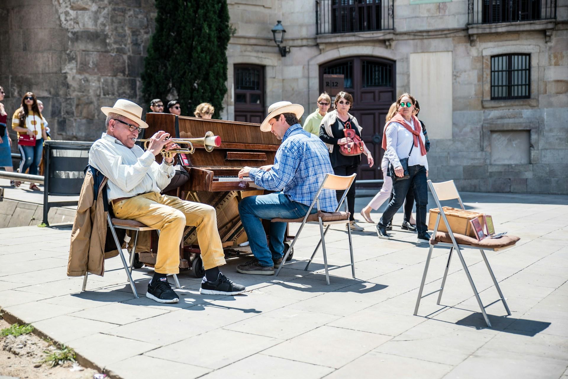 En la calle un intérprete puede conectar profundamente con su audiencia a través de la música