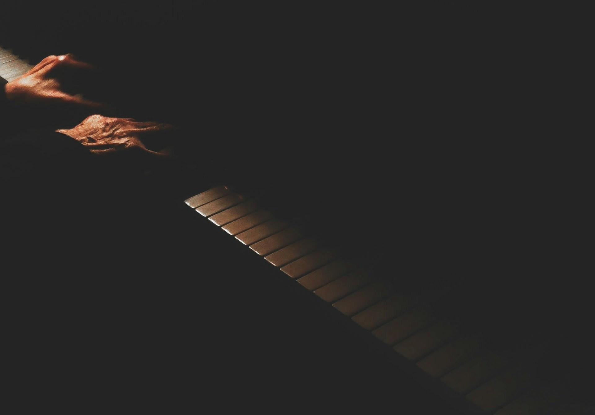 A medida que el pianista desarrolla su habilidad, el piano se convierte en una extensión de su expresión artística y emocional