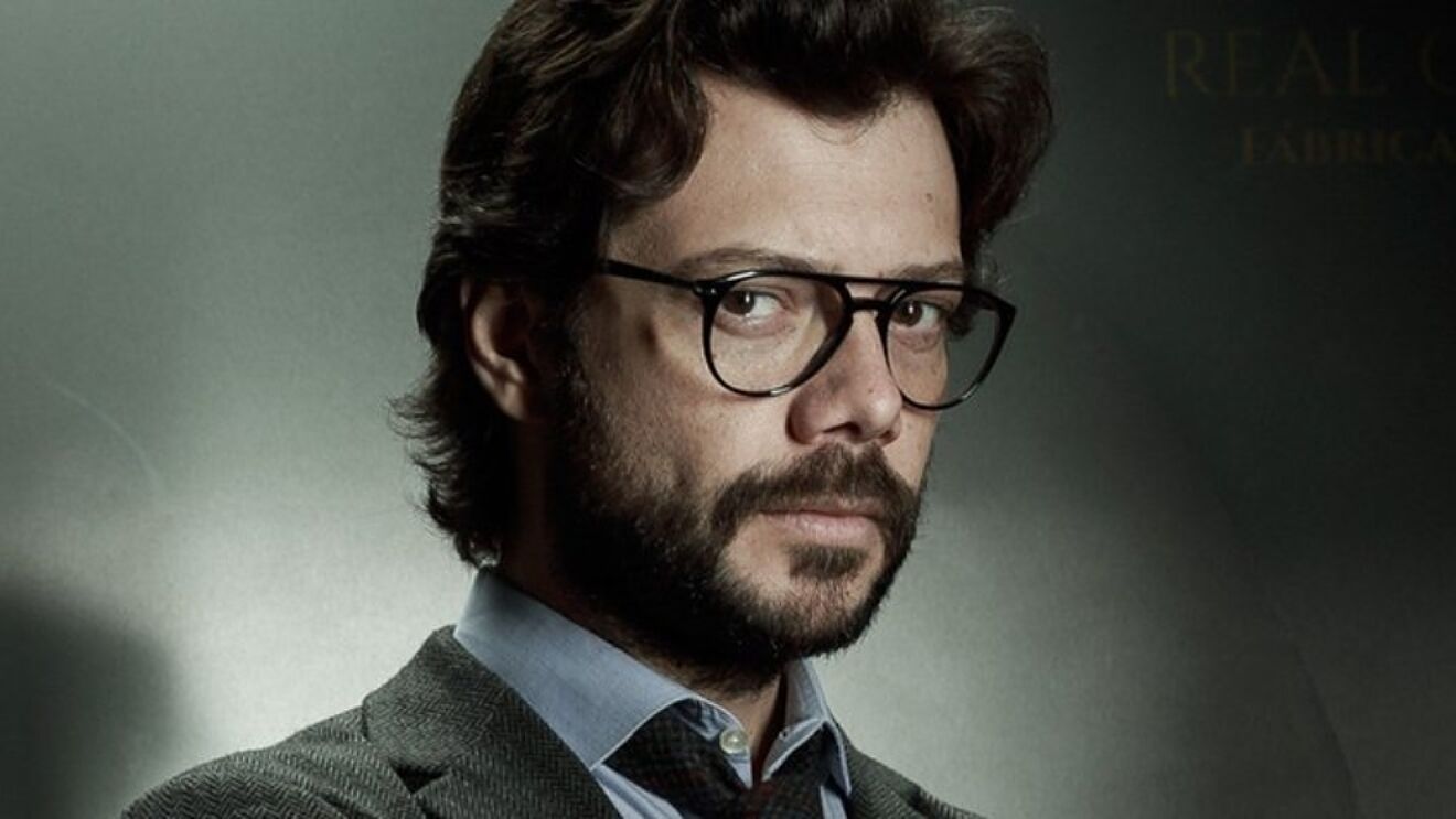 Actor de la casa de papel "el profesor" viendo de frente.