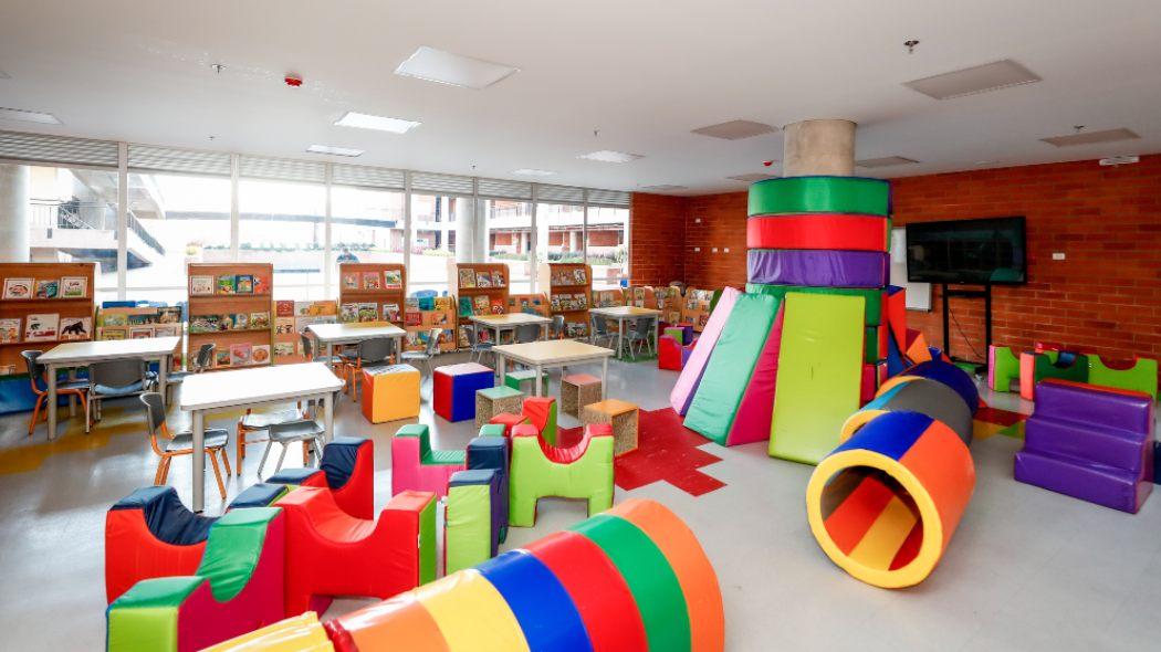 Salon de clases de un colegio privado, adecuado para niños de preescolar.