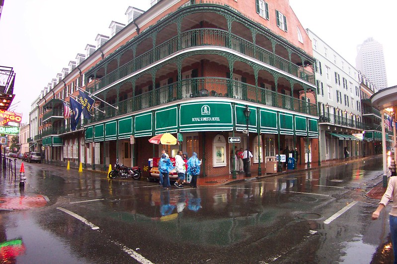 Calle transitada de New Orleans