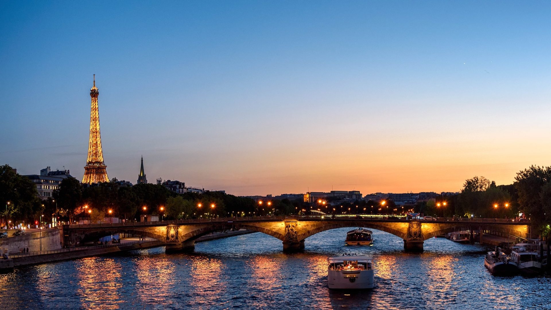 Vista del puente del rio Sena en París