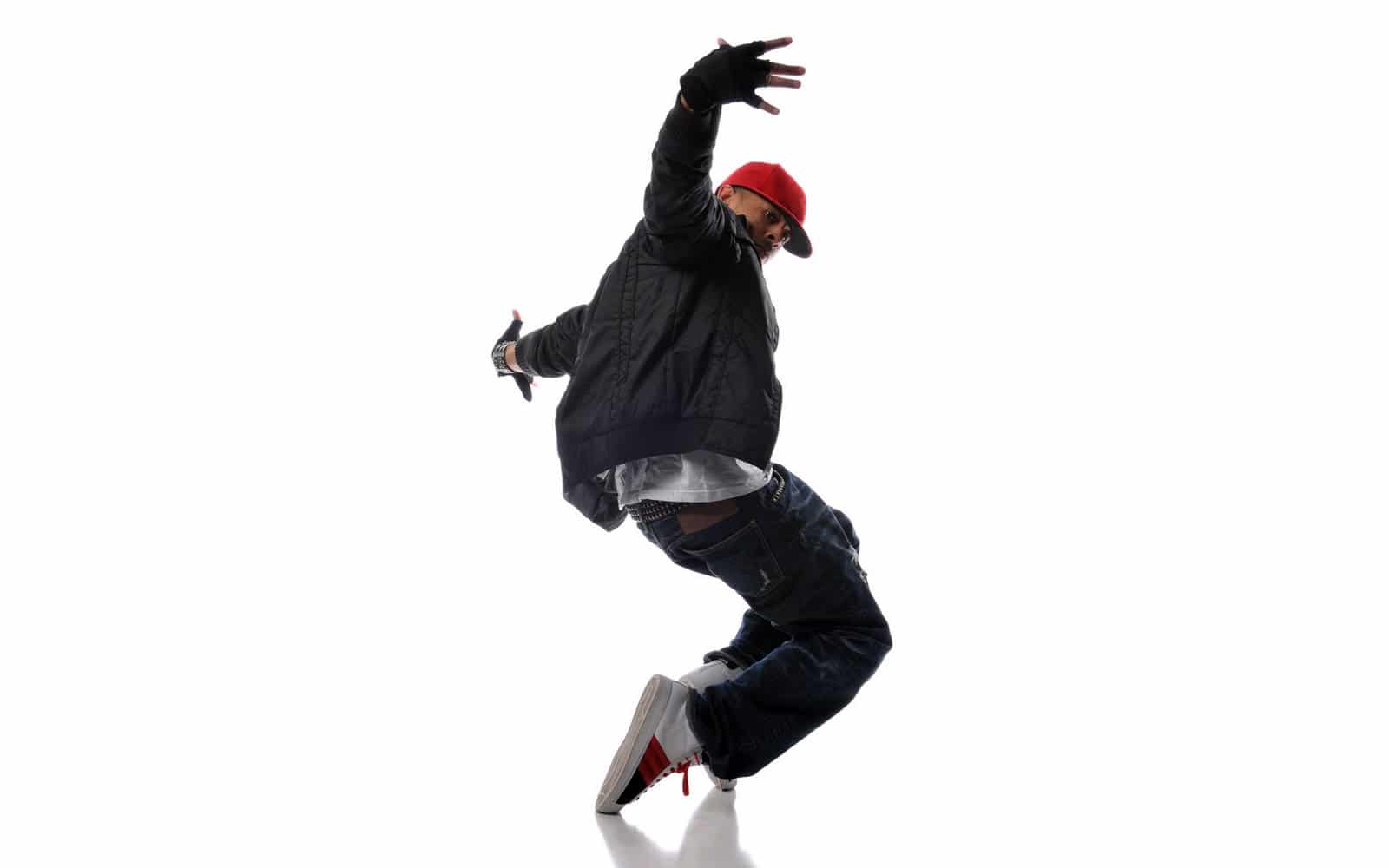 Chico practicando la danza del hip hop.