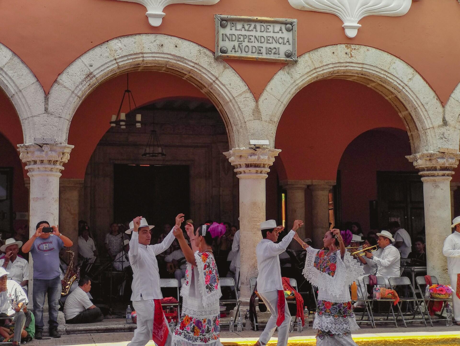 La cumbia se baila en público