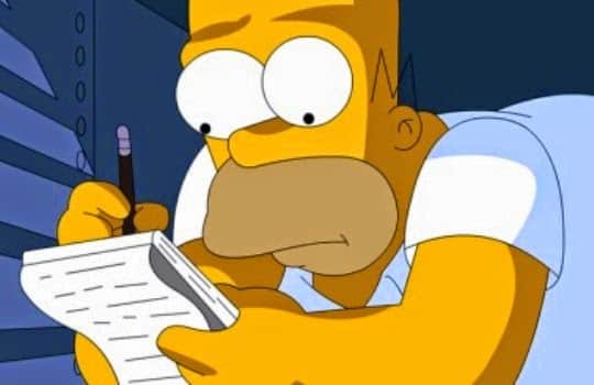 Homero, escribiendo con cara de preocupación.