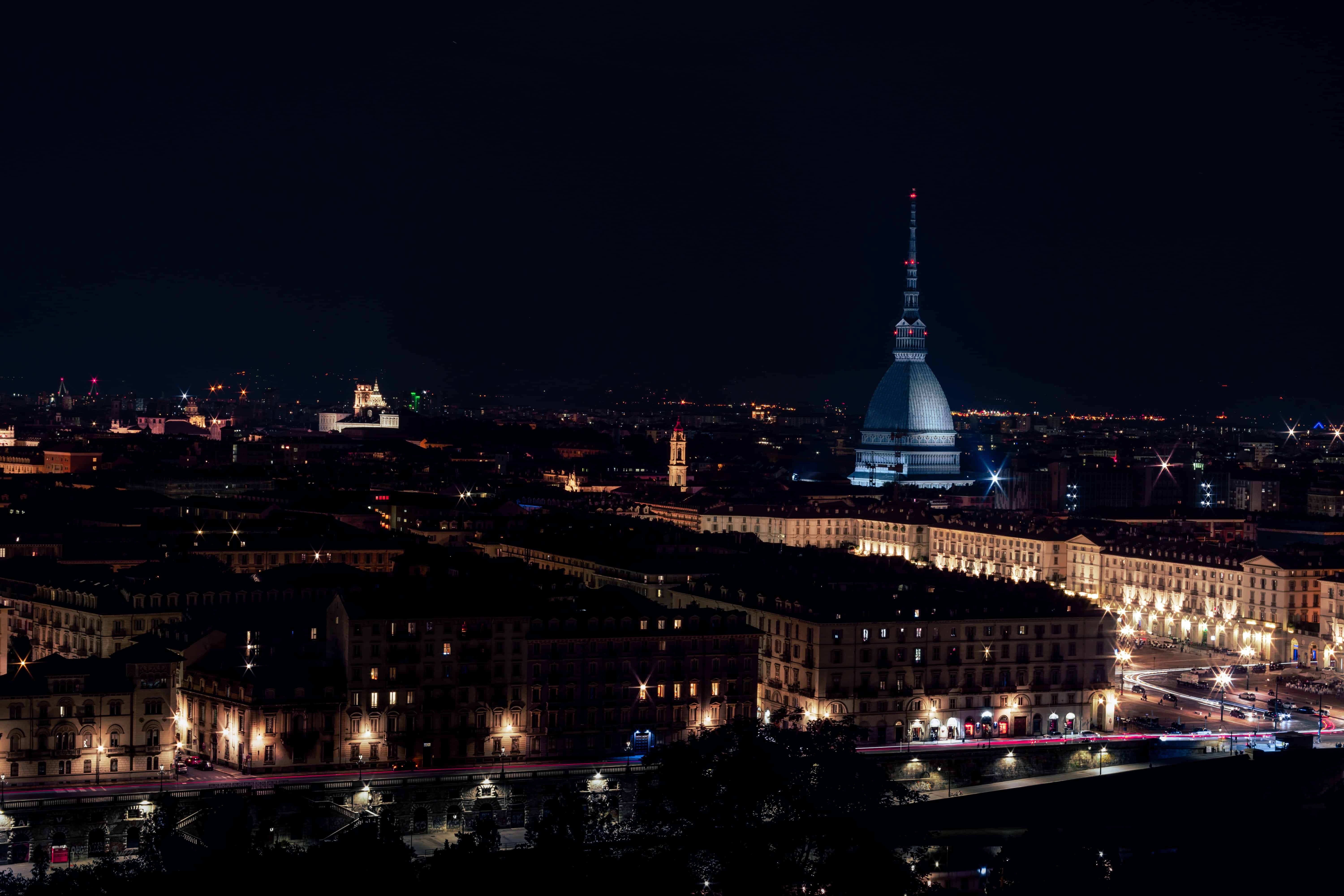 Panoramica de Turin nocturna