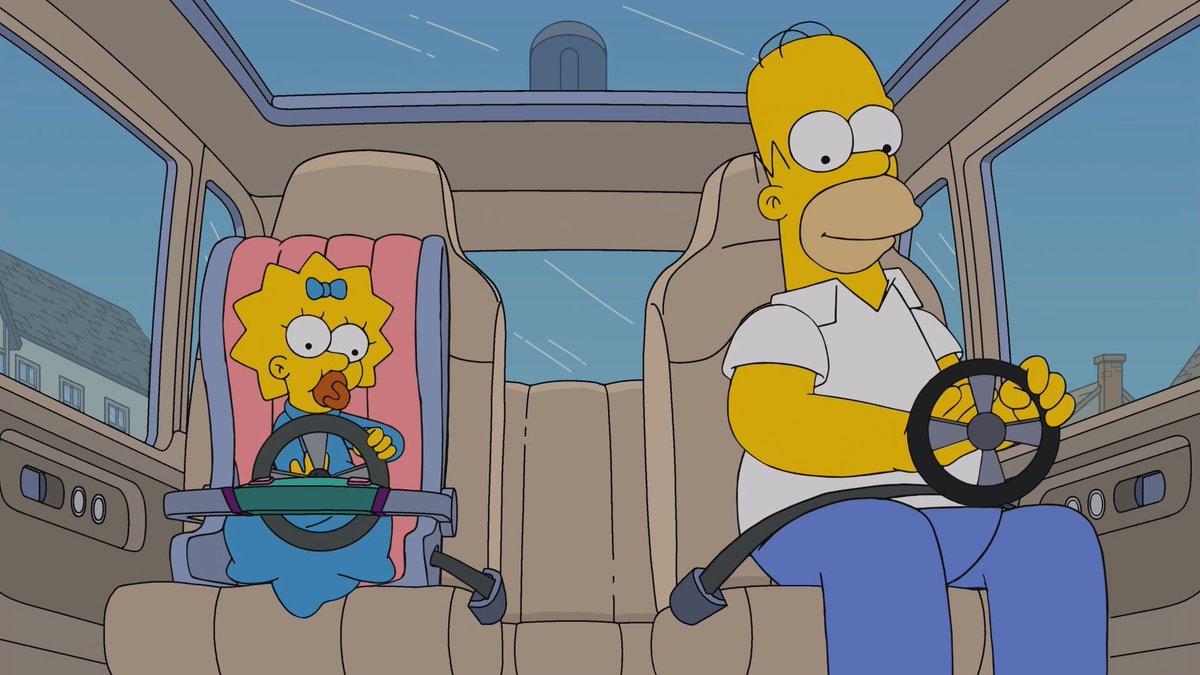Homero y maggie jugando con un volante de conducir