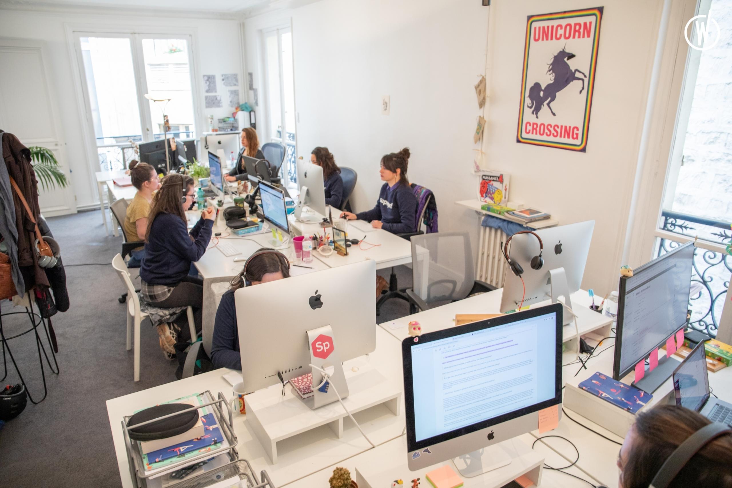 Gente trabajando en las oficinas de Superprof