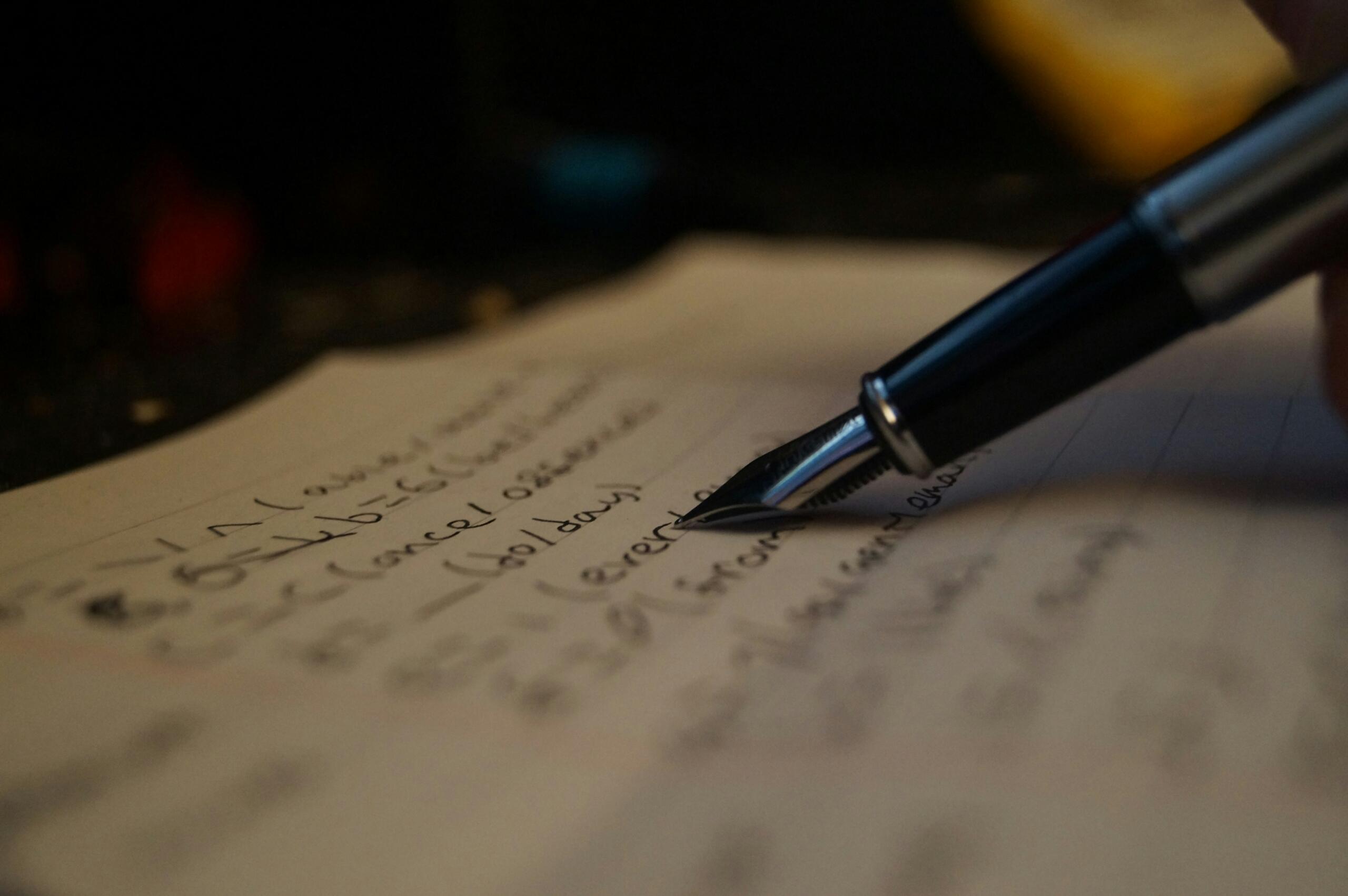 Cómo hacer un poema inventado paso a paso