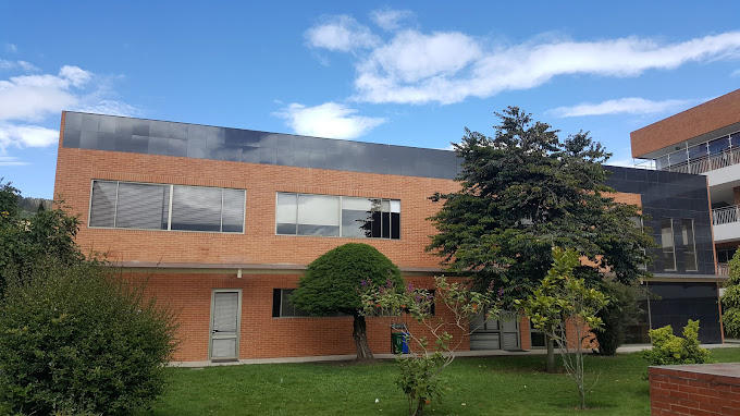 Fotografías desde el patio interno de un colegio de Bogotá