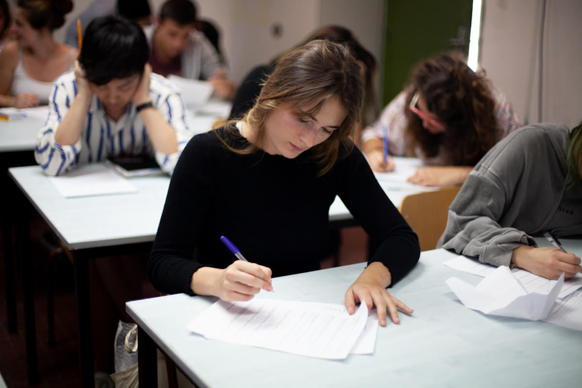 Estudiantes en la facultad