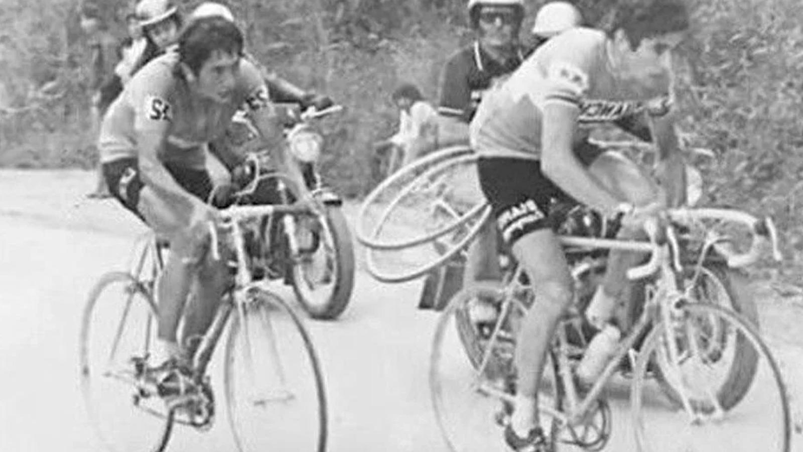 Imagen del ciclista Lucho Herrera y su compañero en la vuelta a España