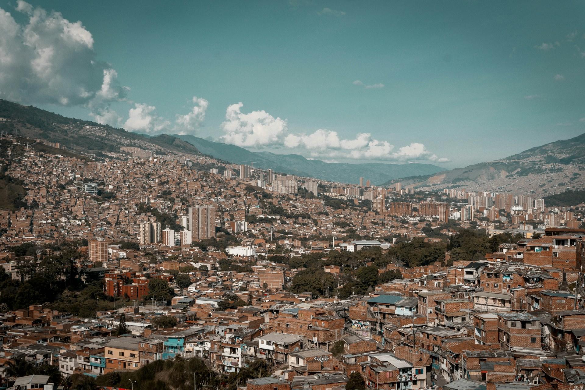 Medellín es una ciudad renovada que se transforma día a día en un ícono latinoamericano de progreso, cambio y transformación.