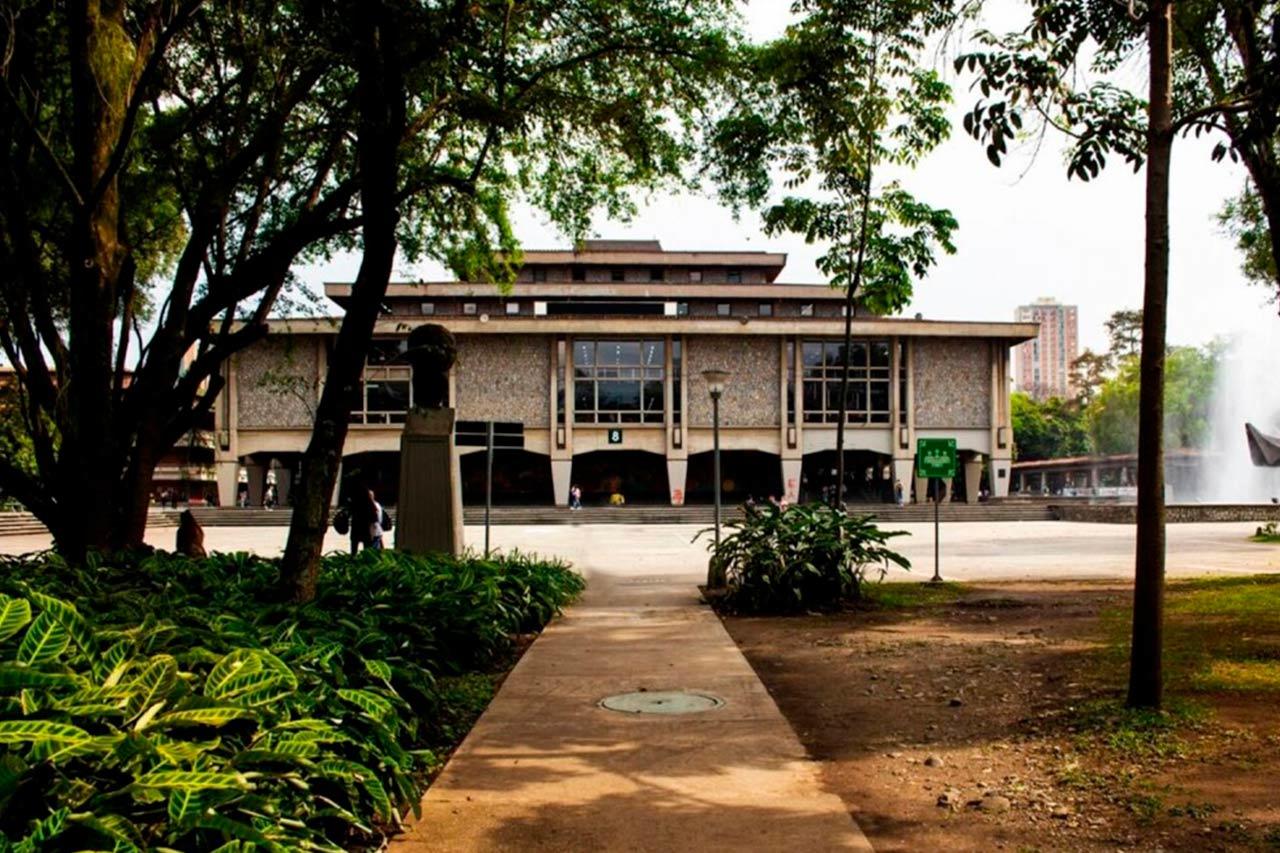 Plazoleta central de la universidad de Antioquia