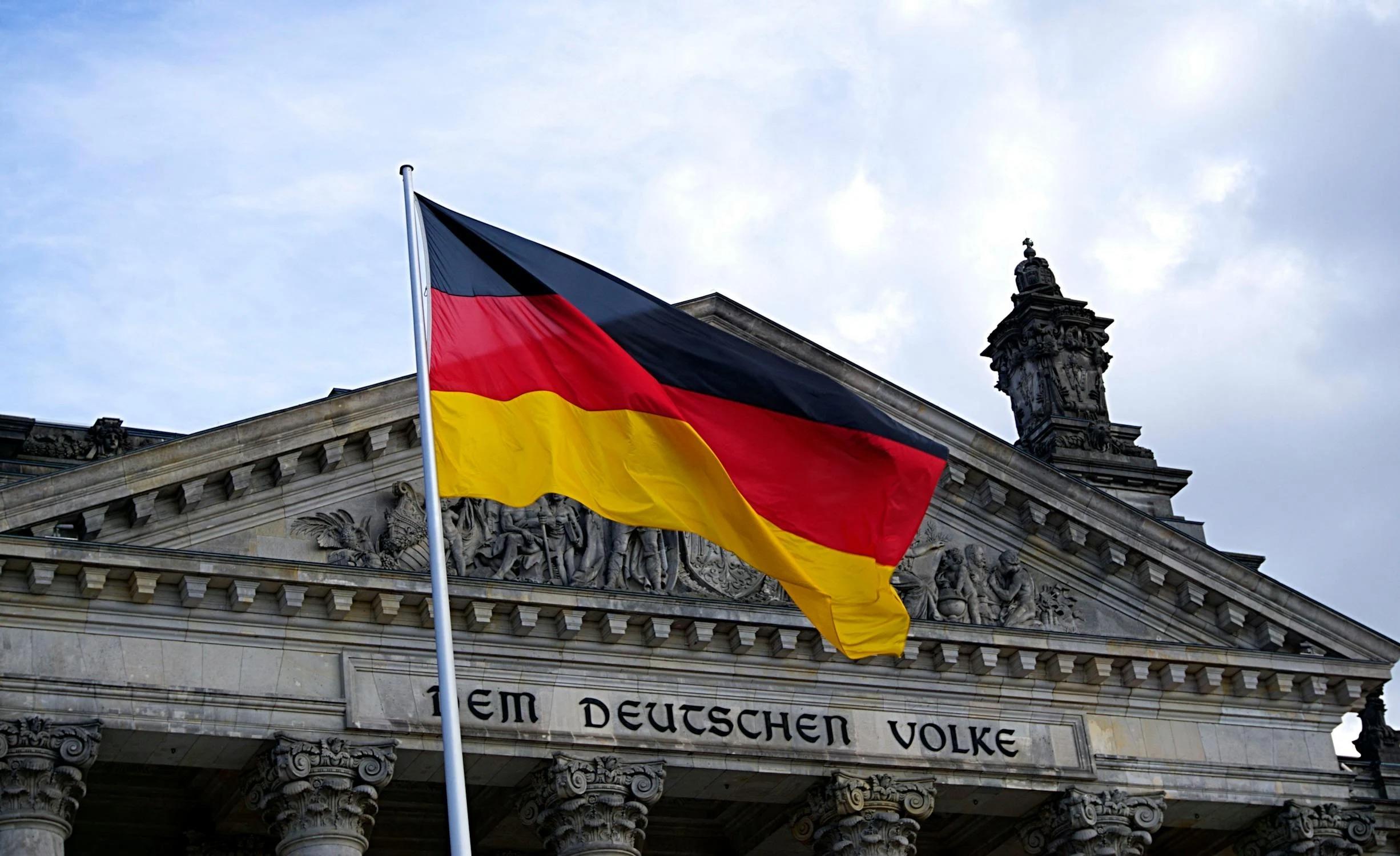 Bandera De Alemania Frente A un Edificio