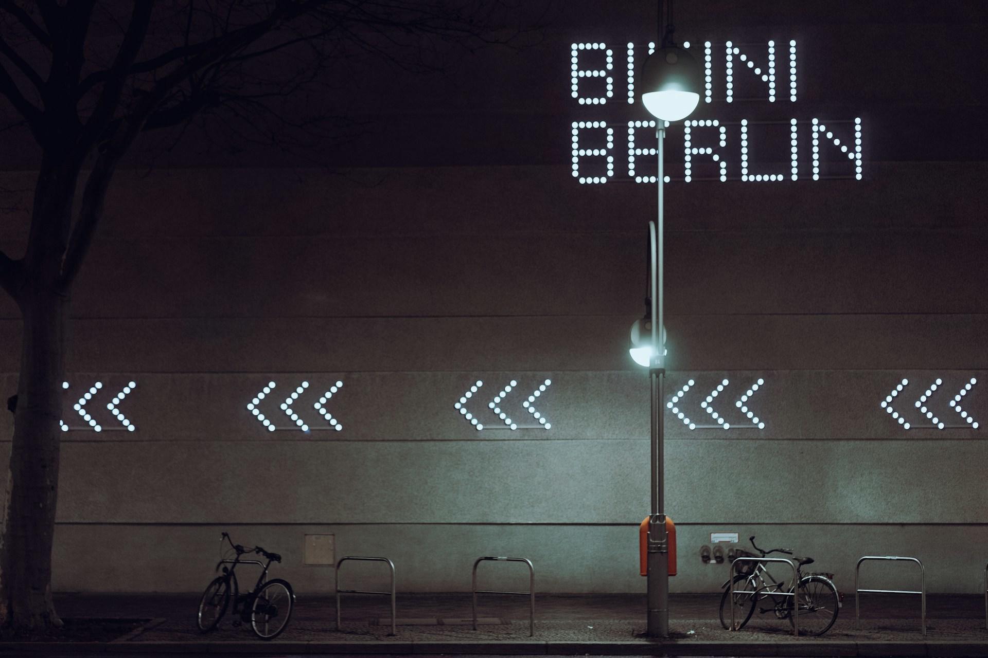 Imagen de un letrero led de Berlin en las calles
