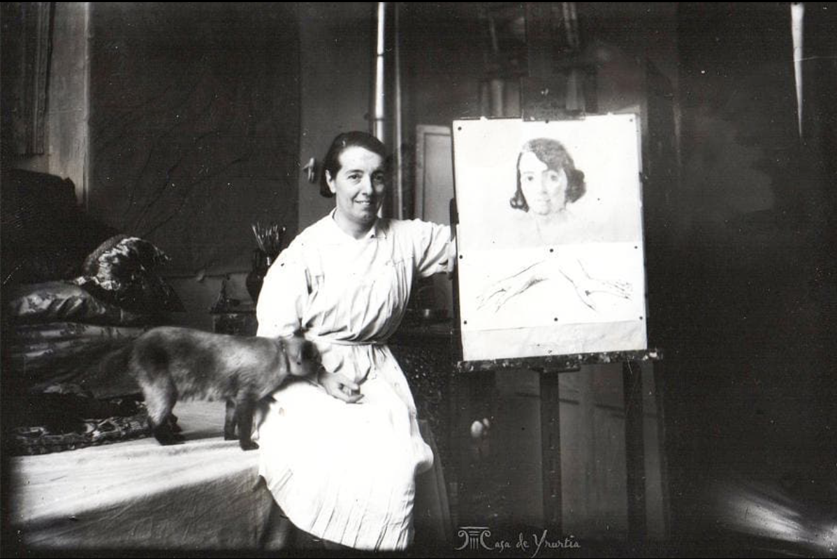 Su obra se caracteriza por la exploración de formas simples y colores puros, buscando expresar armonía y dinamismo a través de la geometría