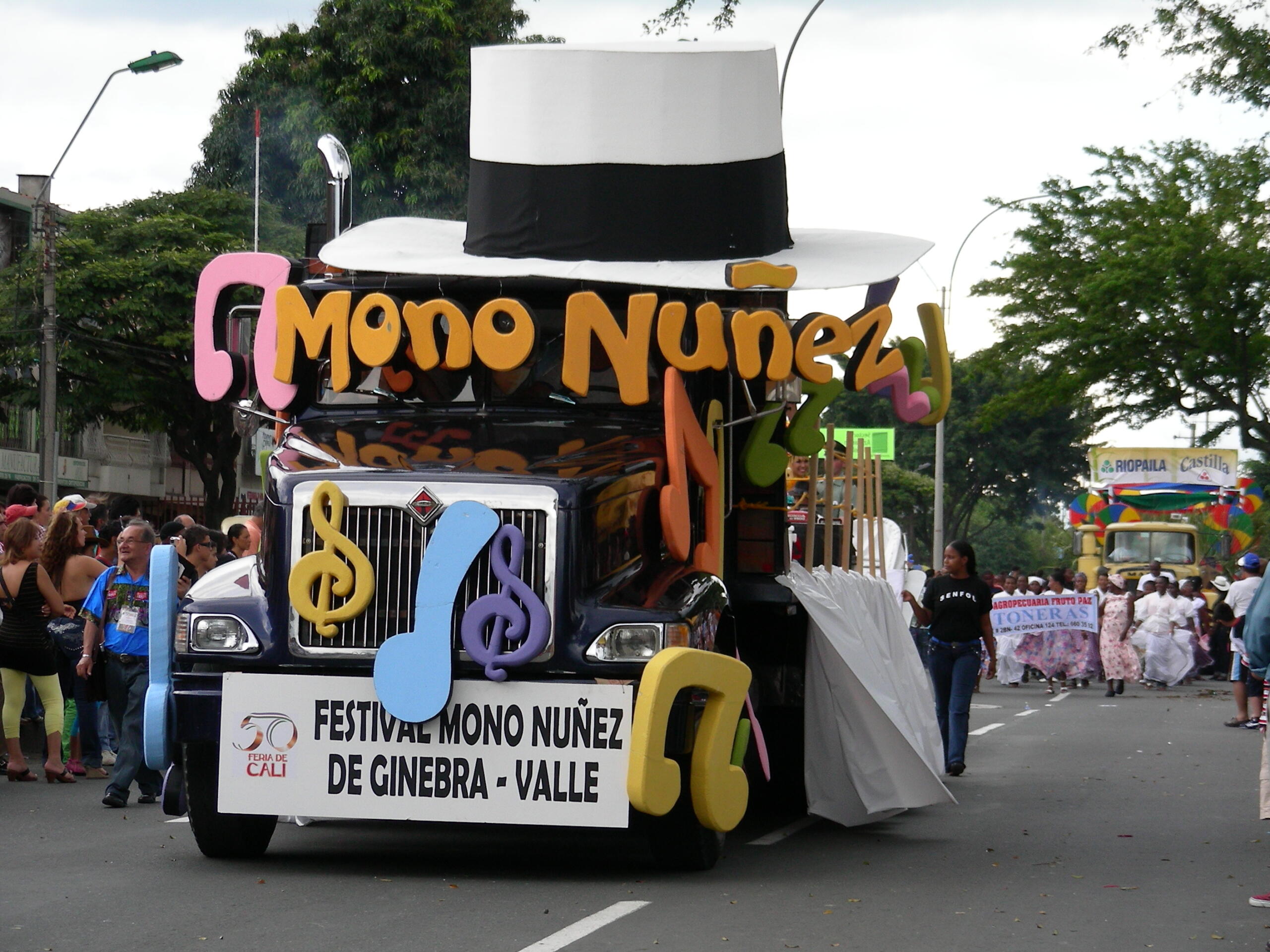Carroza del festival mono Nuñez en Ginebra Valle