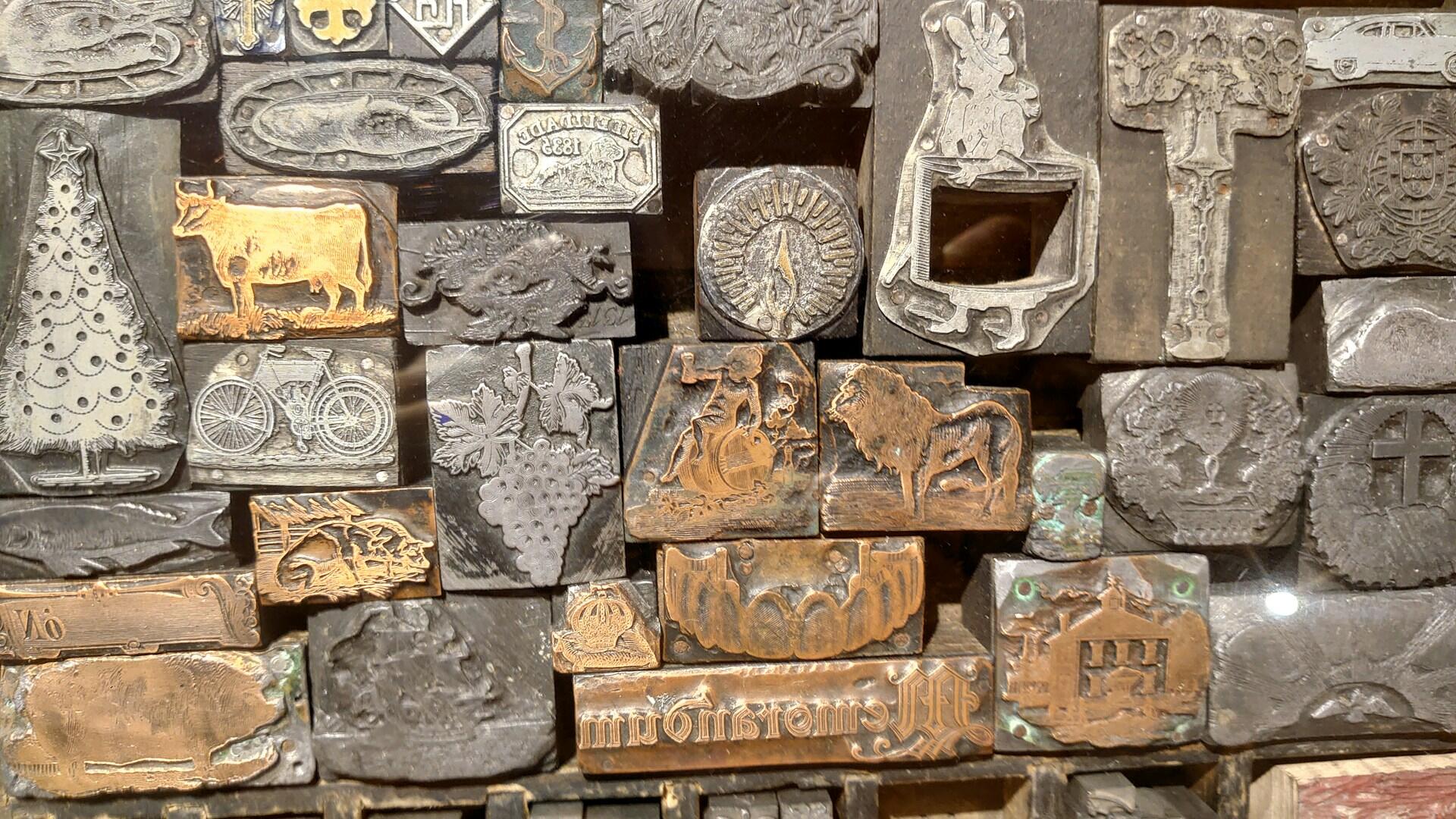 ornamentos metal
