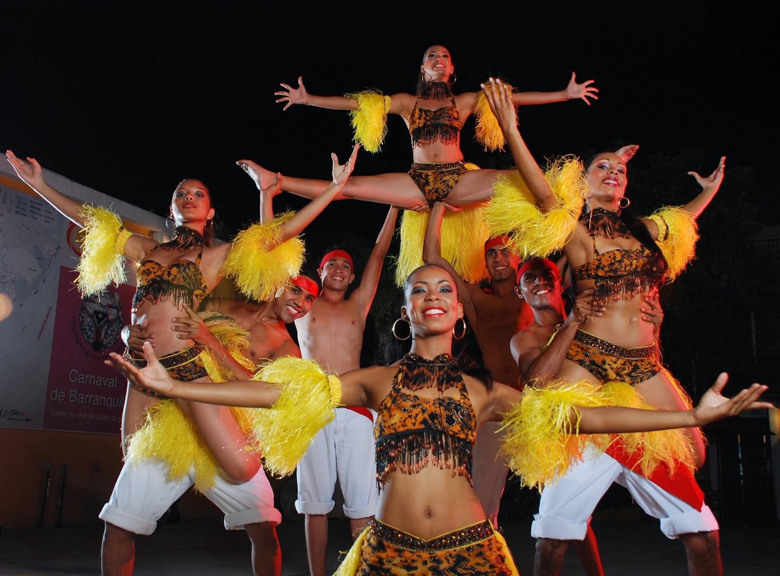 Varios bailarines haciendo coreografía de mapalé