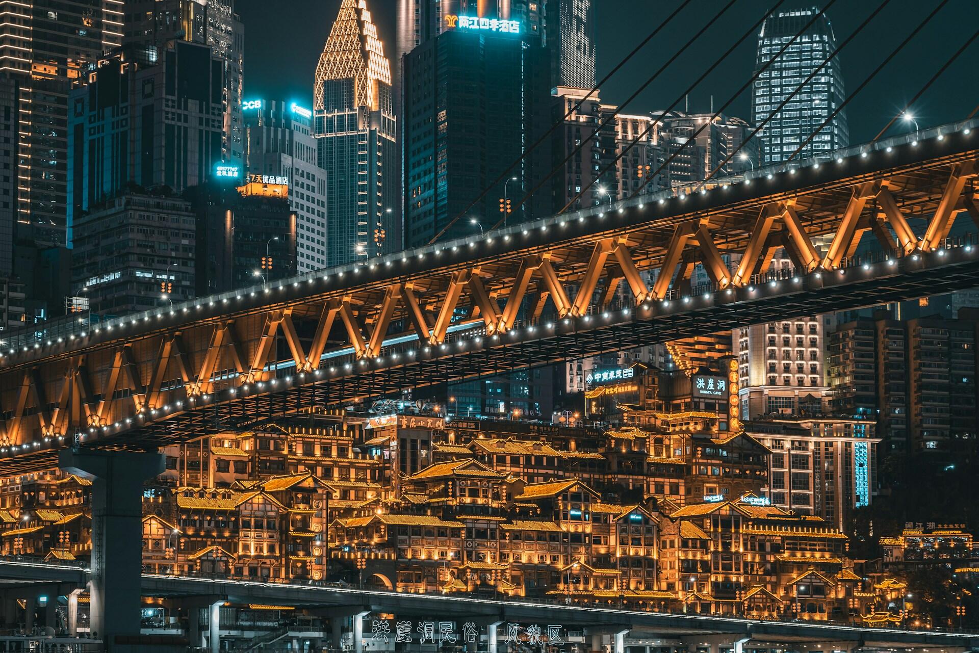 Vista nocturna de Chongqing, ciudad más poblada de China en extensión administrativa
