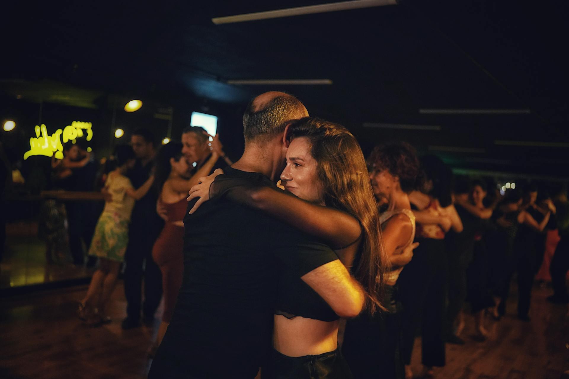 aprender a bailar salsa en colombia