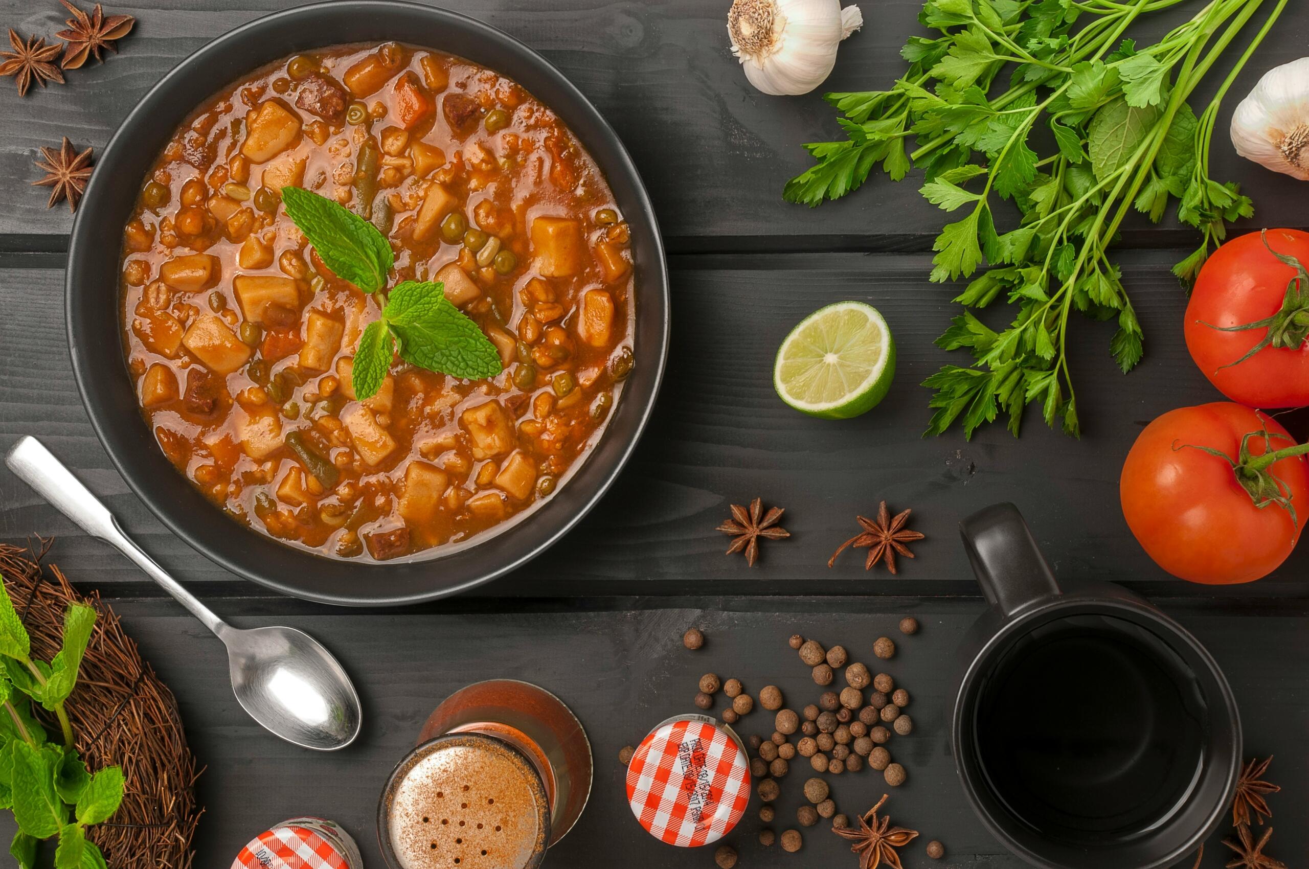 Sopa de verduras casera. Recetas veganas