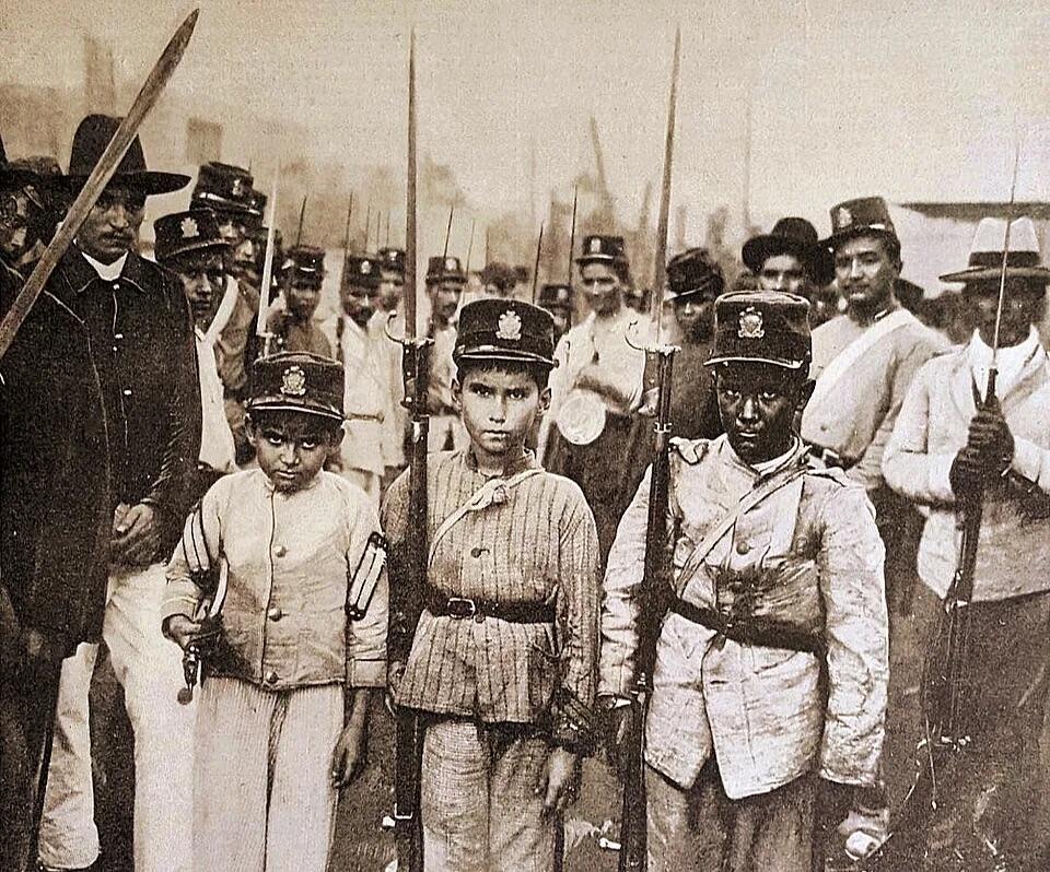 Niños reclutados por fuerzas liberales en Panamá.