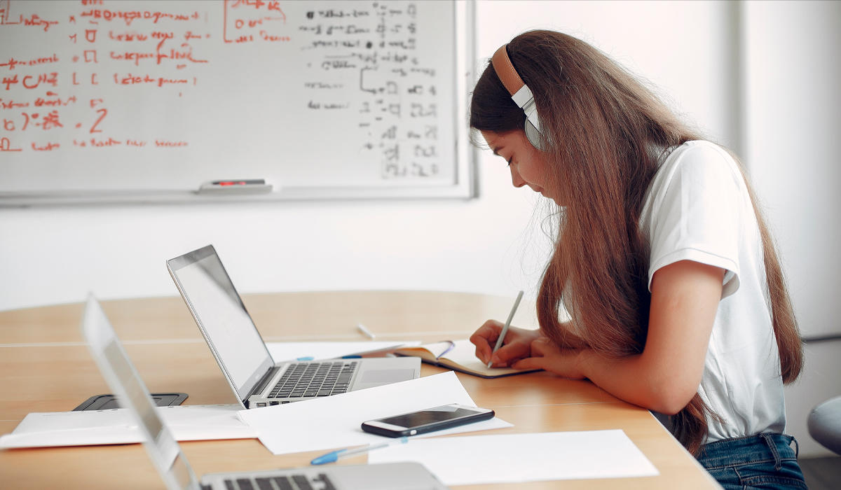 Es bastante fácil adquirir conocimientos de matemáticas a través de recursos en línea.