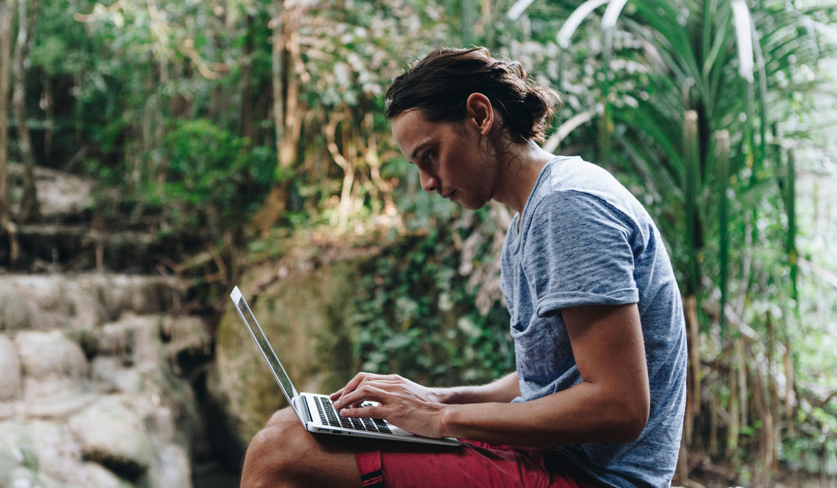 La opción de estudiar economía a distancia en Costa Rica ofrece una alternativa flexible