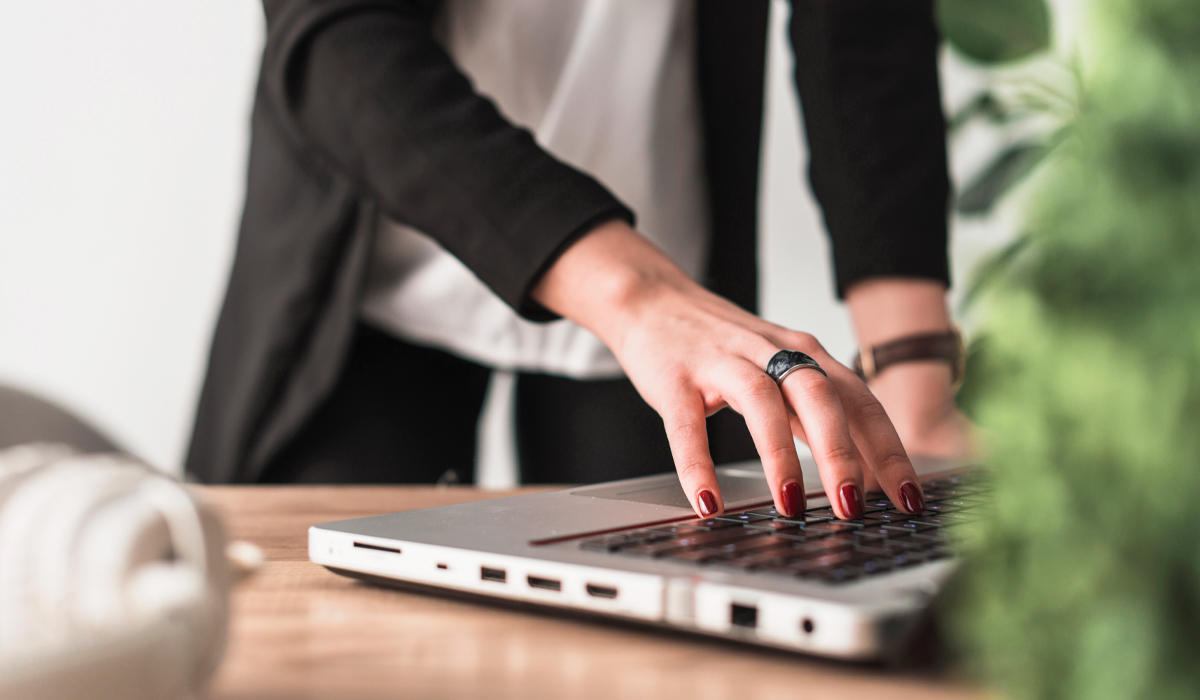El teclado QWERTY es el estándar más utilizado en la mayoría de las computadoras alrededor del mundo