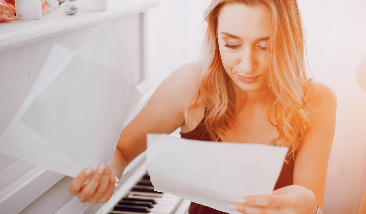 El ritmo musical es la estructura temporal que organiza los sonidos en una composición.