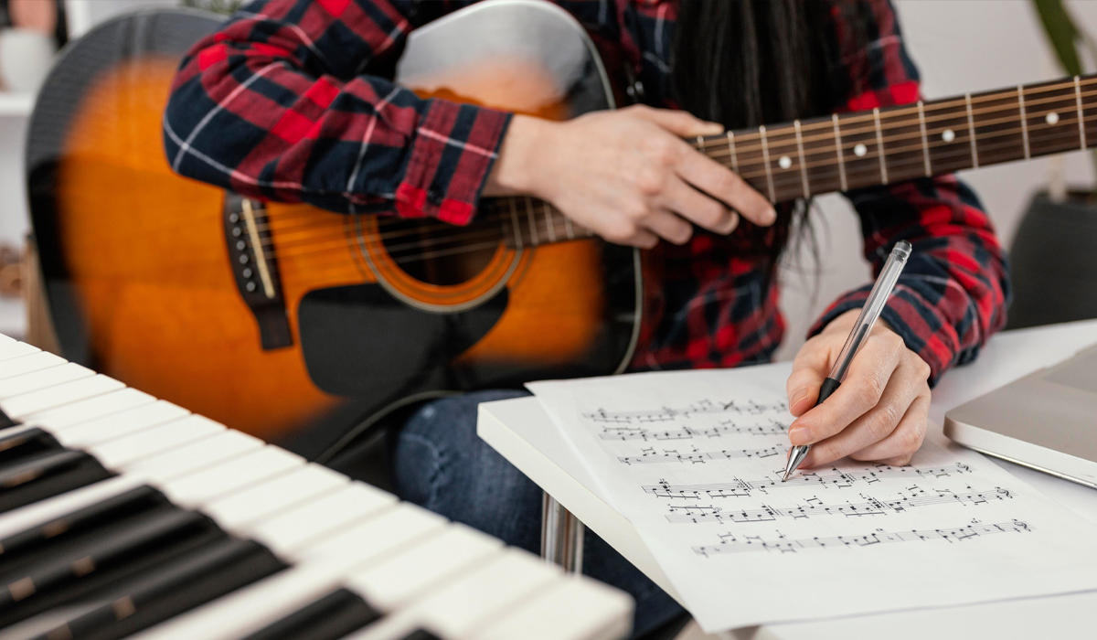Es fundamental saber afinar la guitarra antes de aprender a tocarla.