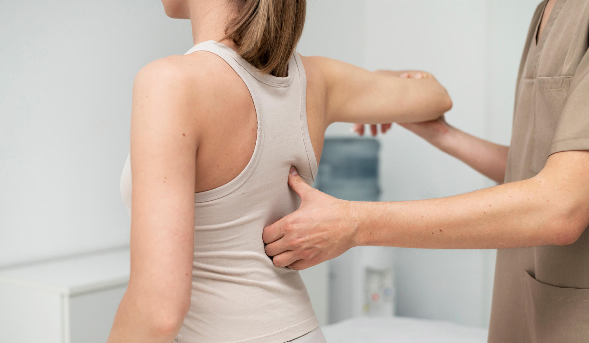 La Importancia de la corrección de posturas en las clases de yoga 
