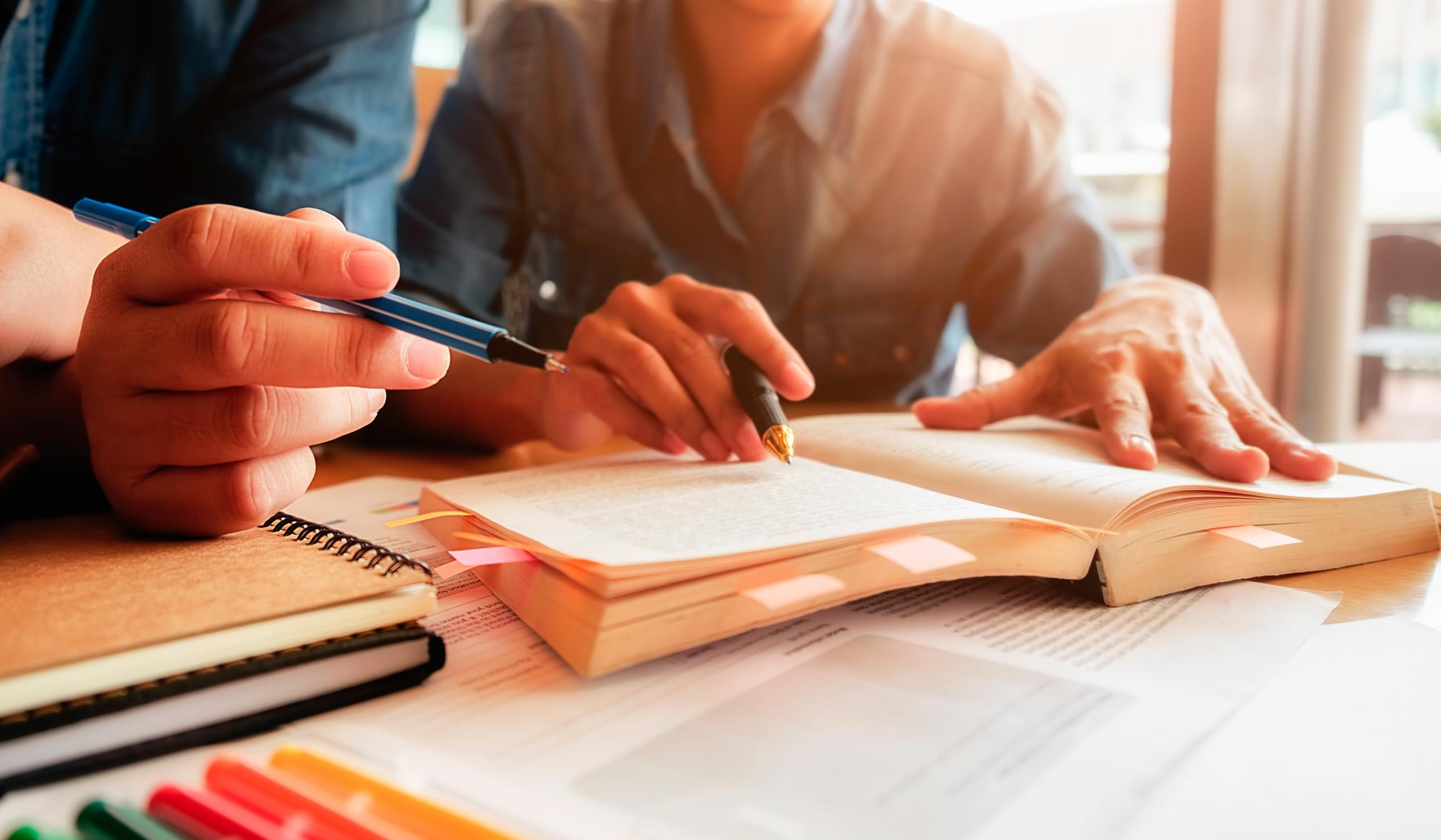 ¿Qué manuales de inglés puedes adquirir para progresar por tu cuenta?