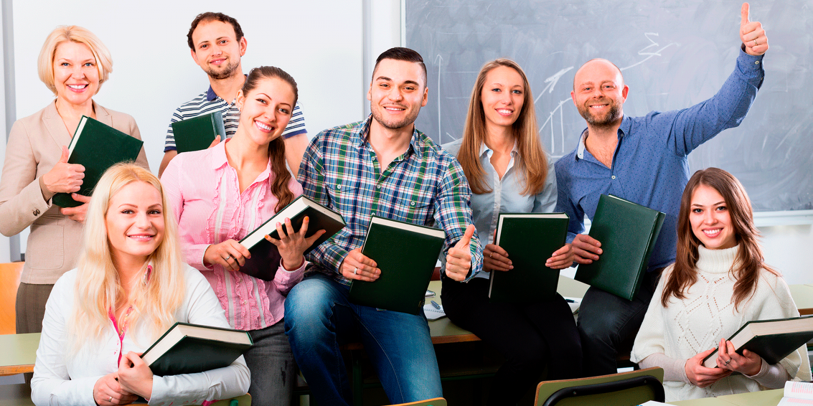 Grupo de profesores sonriendo
