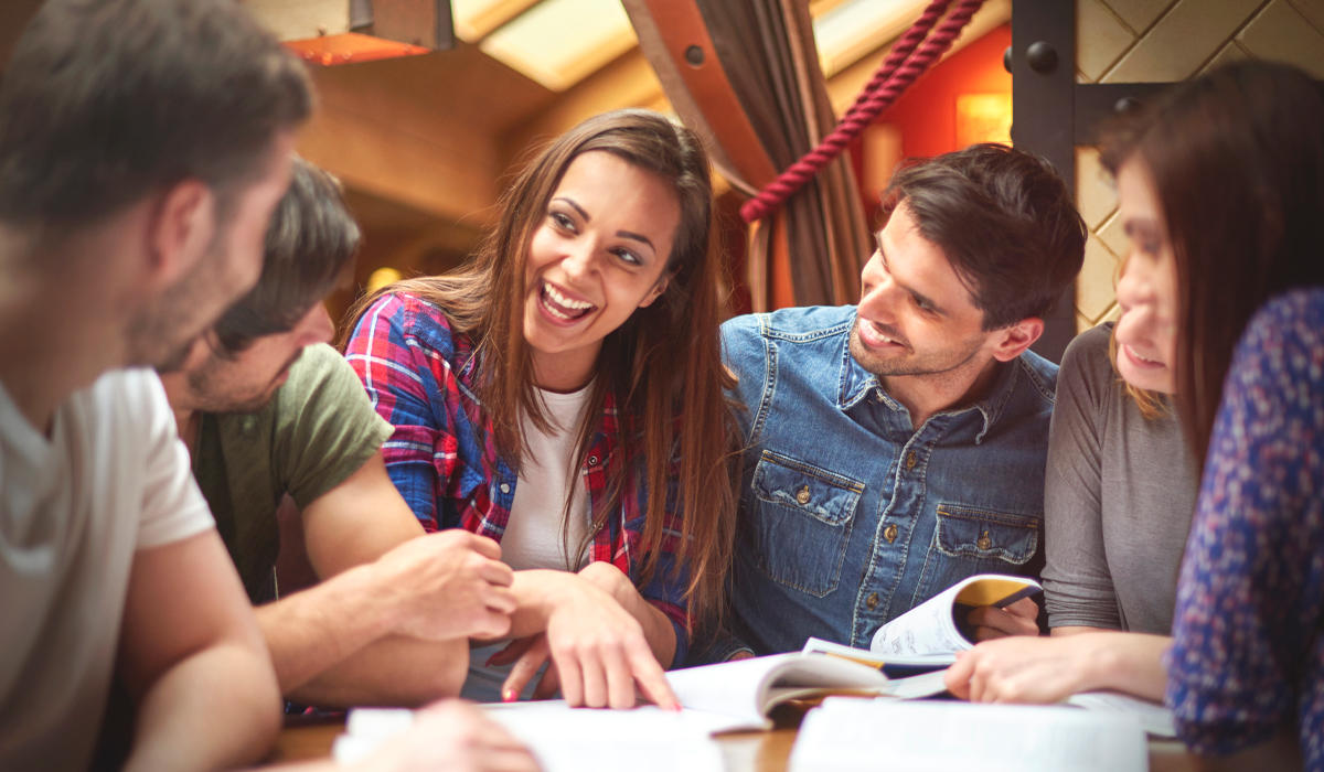 Cada tiempo verbal en inglés tiene una función específica en la comunicación, permitiendo expresar acciones con precisión en diferentes momentos y situaciones.
