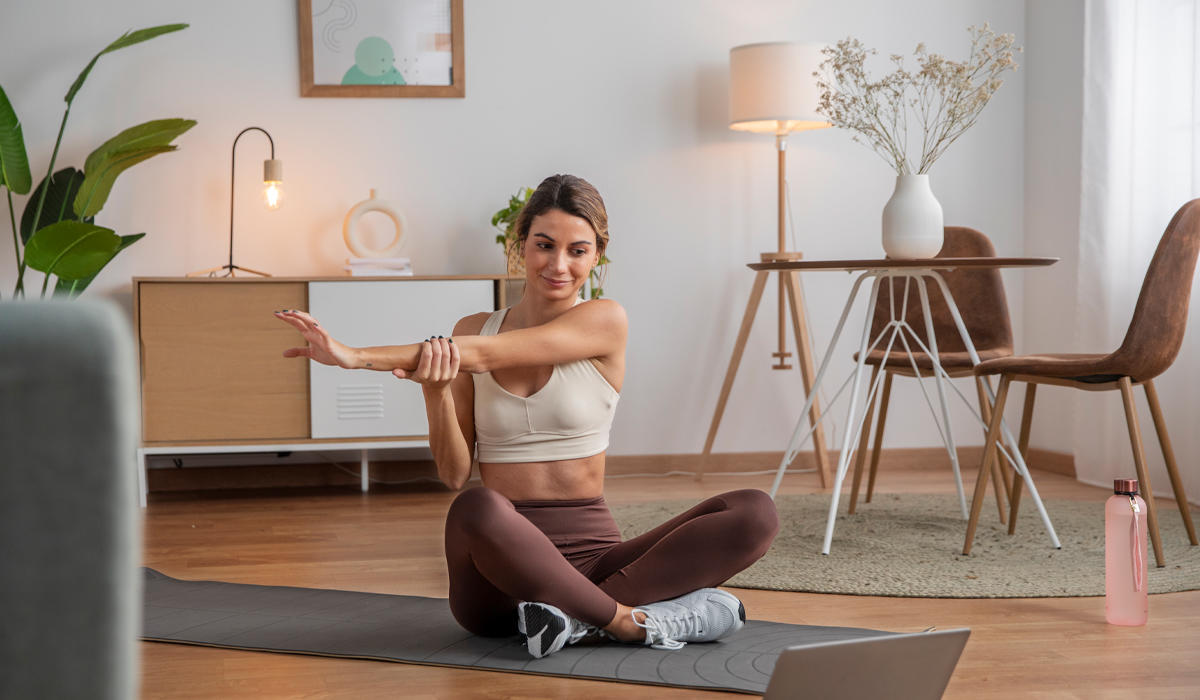 En Internet, encontrarás muchos recursos gratuitos que ofrecen lecciones de gimnasio tanto para principiantes como para expertos.