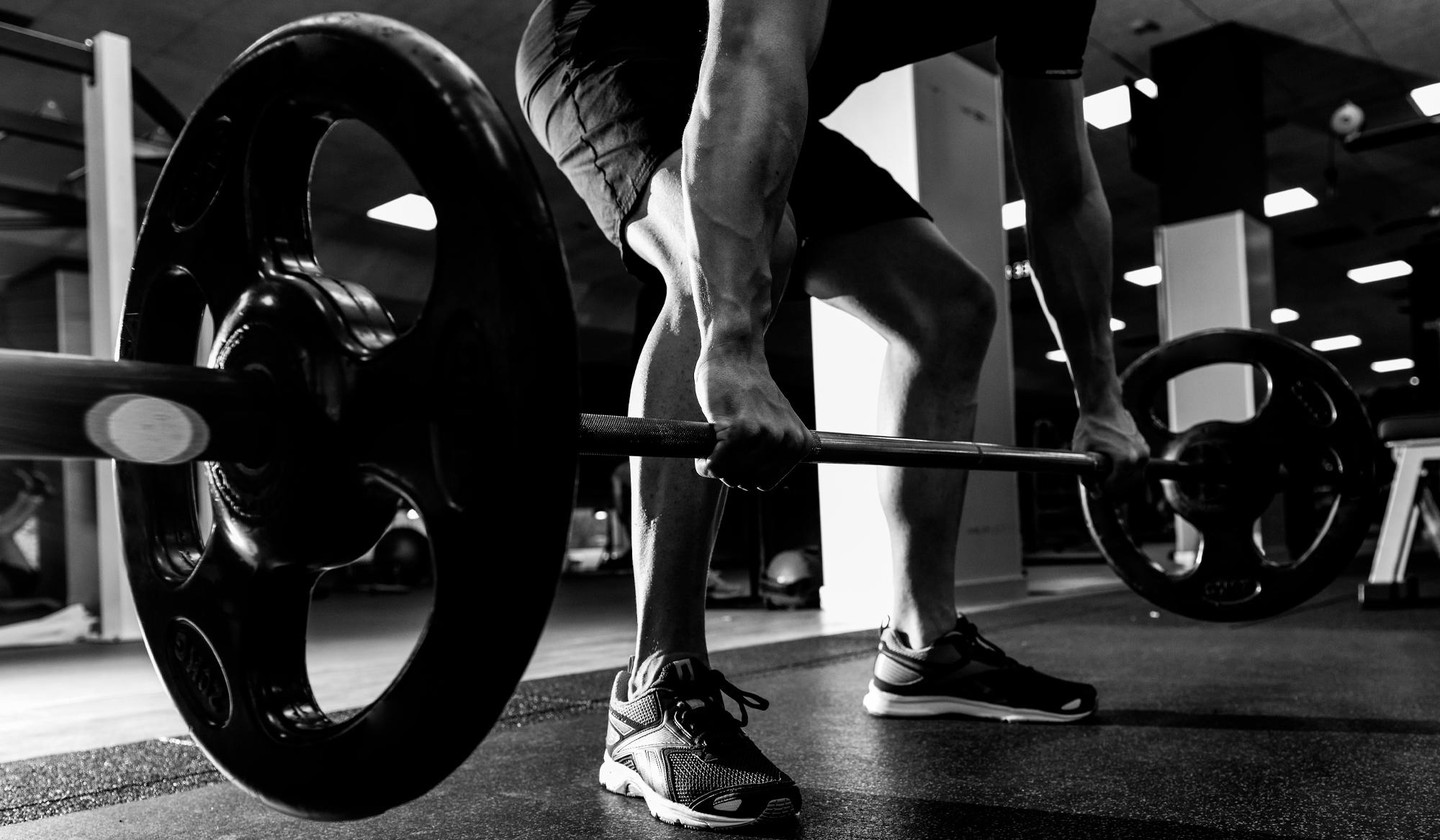 Smart Fit es uno de los gimnasios más conocidos y accesibles en la ciudad Esta cadena se destaca por ofrecer tarifas competitivas y una excelente relación calidad-precio.