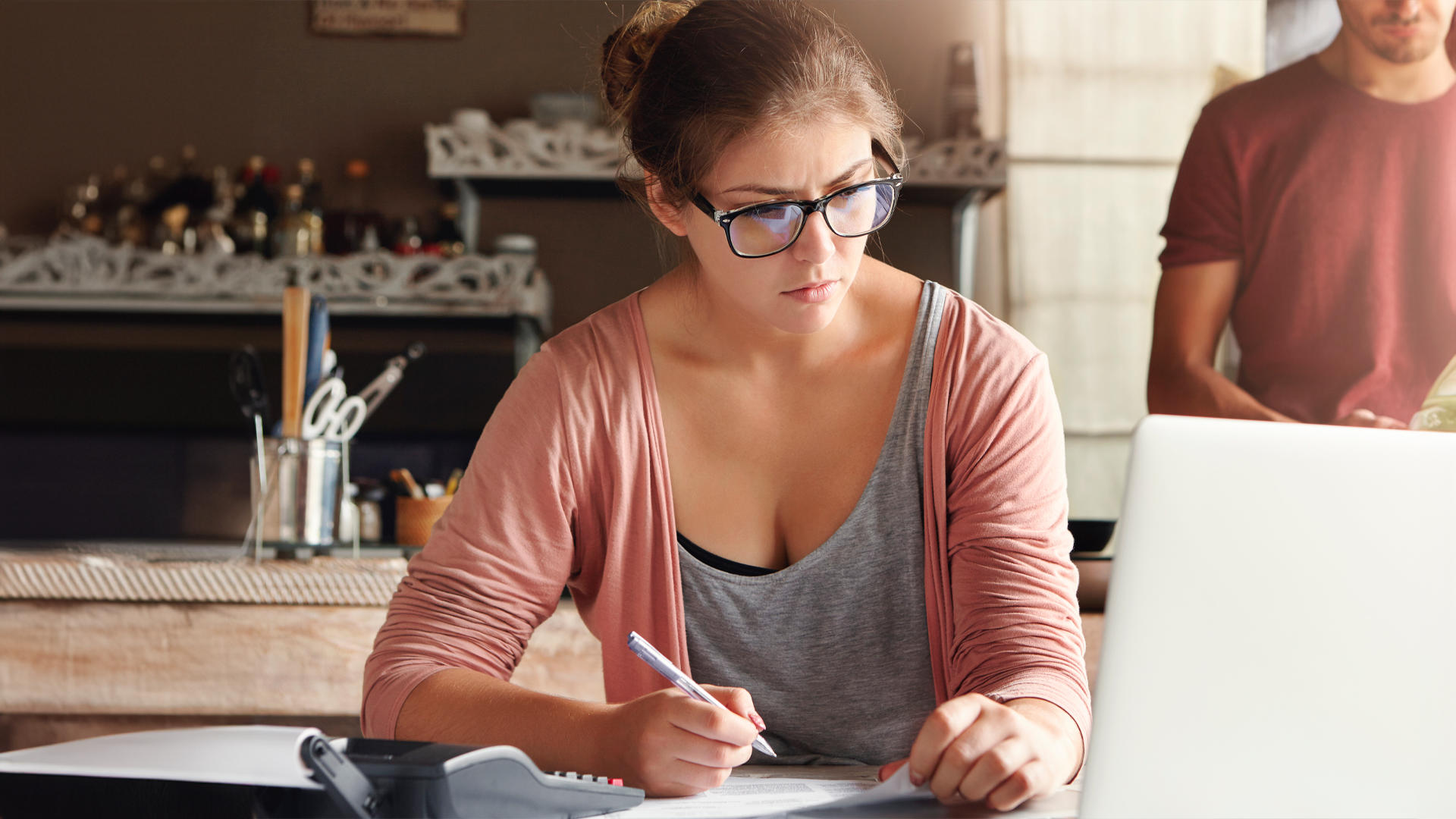 Para mejorar tu ortografía, es importante adoptar una serie de hábitos y utilizar las herramientas adecuadas. 