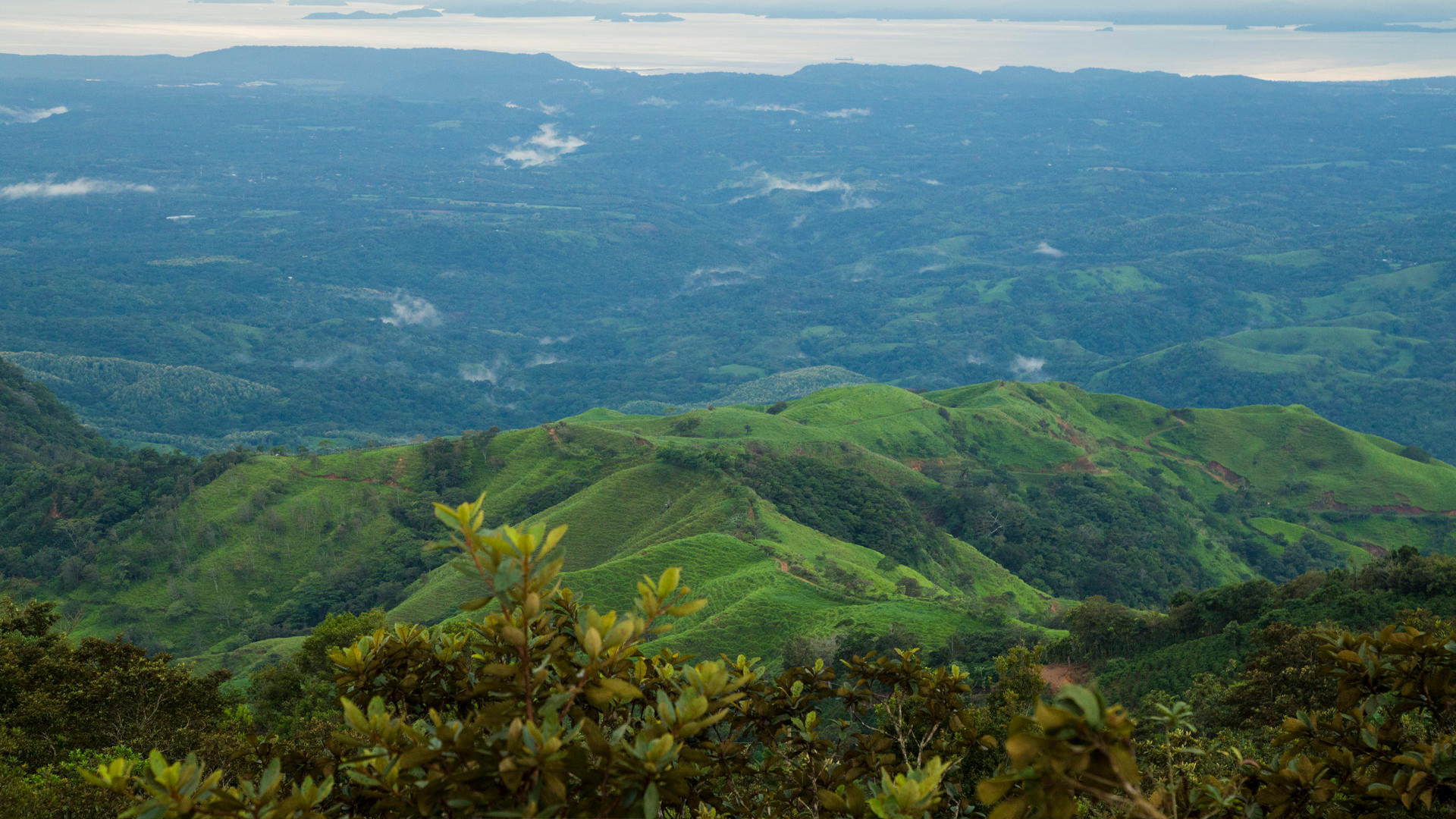 Los miradores de Alajuela son lugares ideales para hacer una pausa durante tu viaje.