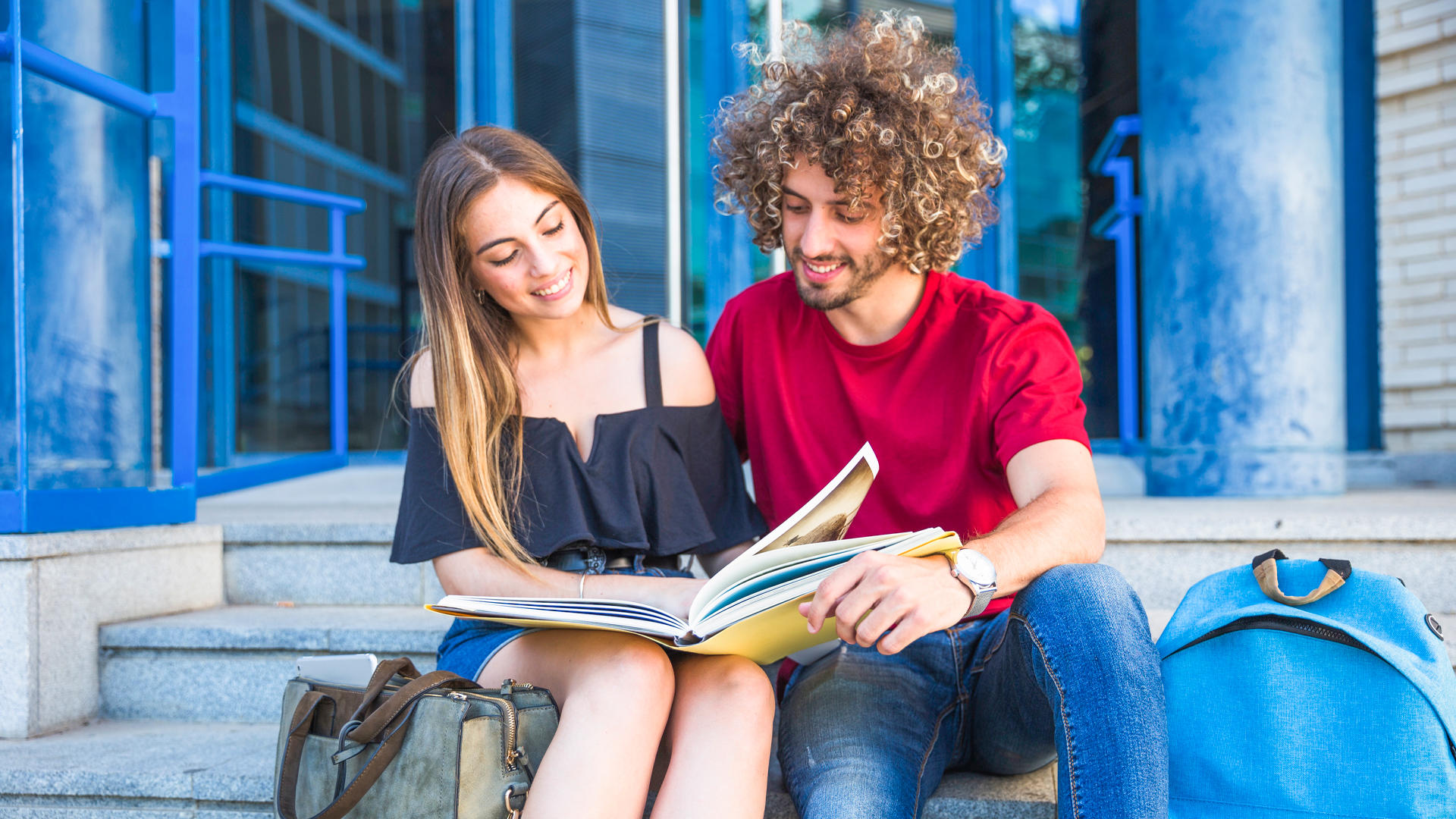 Las clases particulares han surgido como una solución complementaria al sistema educativo formal, adaptándose a las necesidades de estudiantes en diferentes contextos.