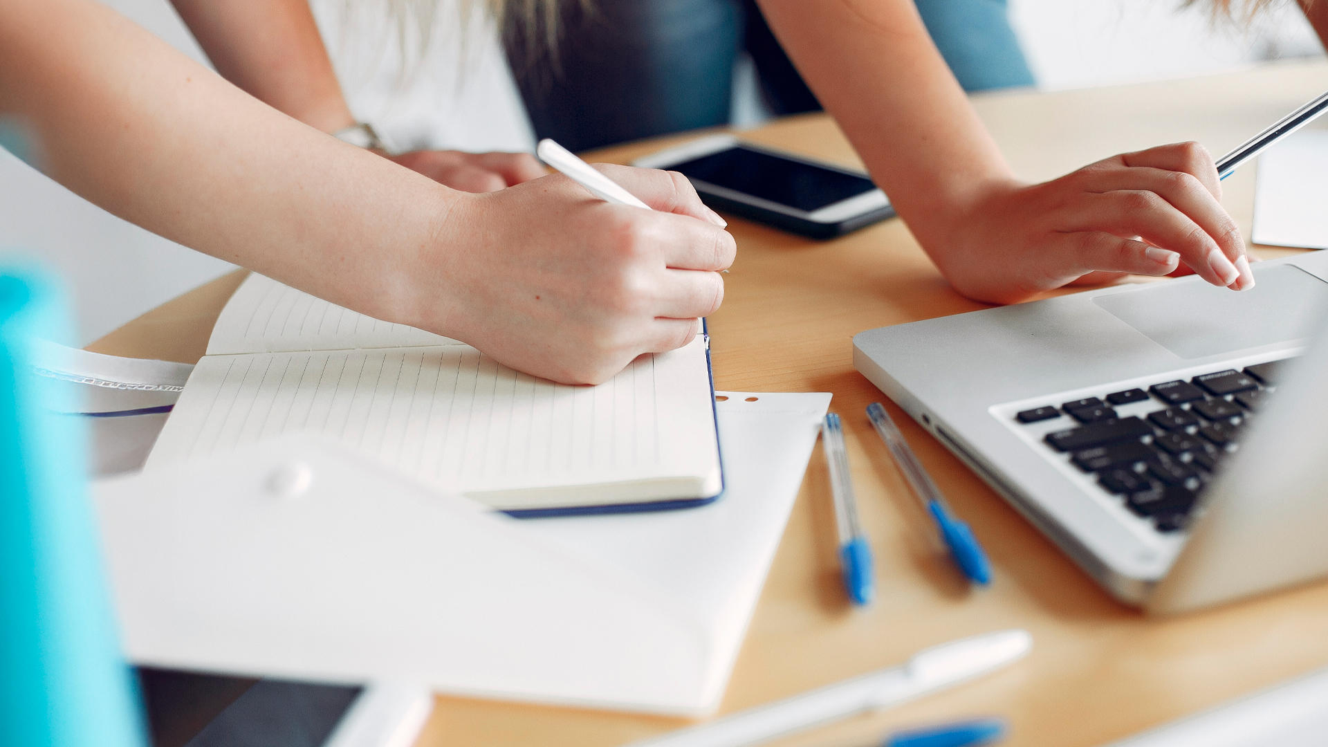 ¿Cuánto gana un profesor universitario en Costa Rica? Comparativa entre universidades públicas y privadas,